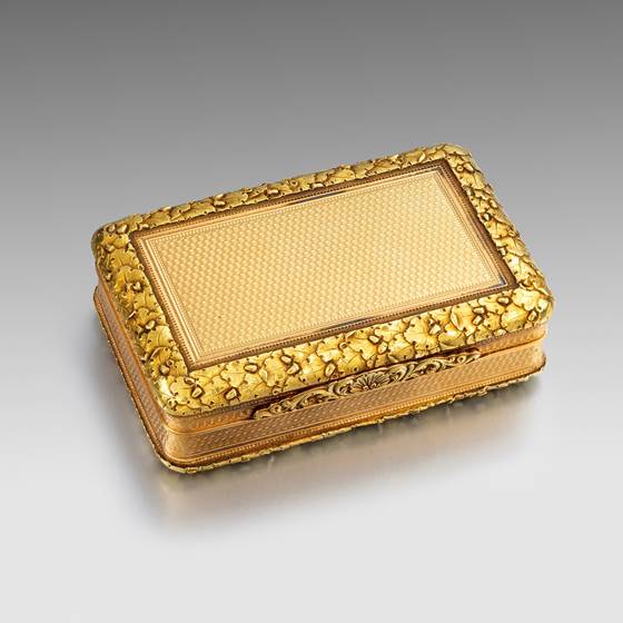 A English two-colour gold snuff box