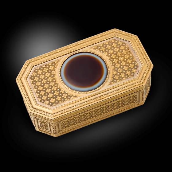 A Vari-Coloured Gold & Agate Snuff Box