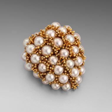 Cultured pearl brooch