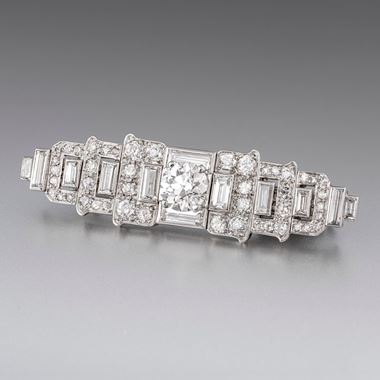 An Art Deco Diamond Scarf Grip/Brooch