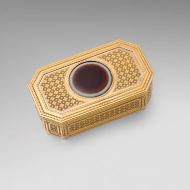 A Vari-Coloured Gold & Agate Snuff Box