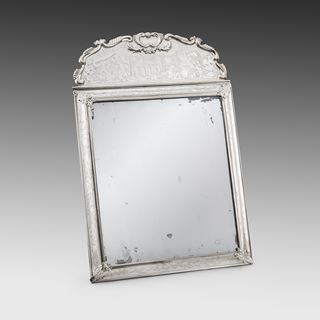 An Elegant Chinoiserie Mirror