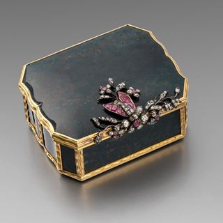 A German 18th Century Gold & Bloodstone Box