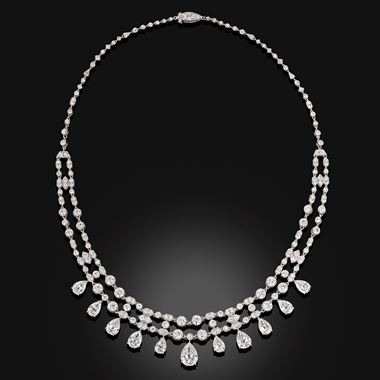 An Edwardian platinum and diamond necklace