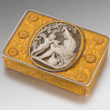 A Russian Gold and Enamel Snuff Box with Agate Cameo