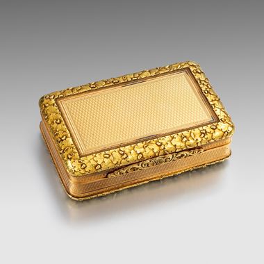 A English two-colour gold snuff box