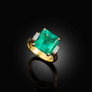 A 5.34ct emerald and diamond ring 