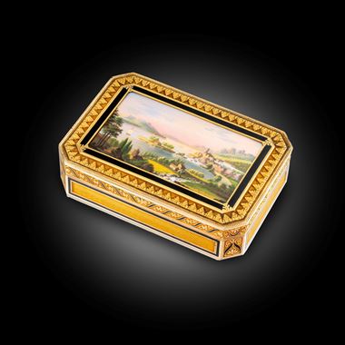 A Gold and Enamel Snuff Box
