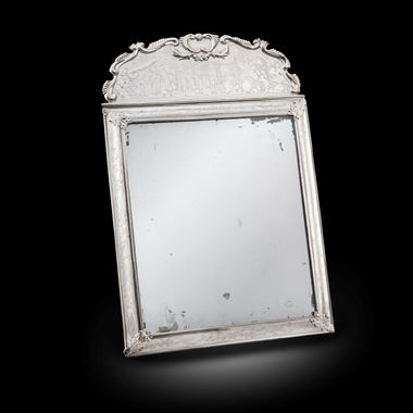 An Elegant Chinoiserie Mirror