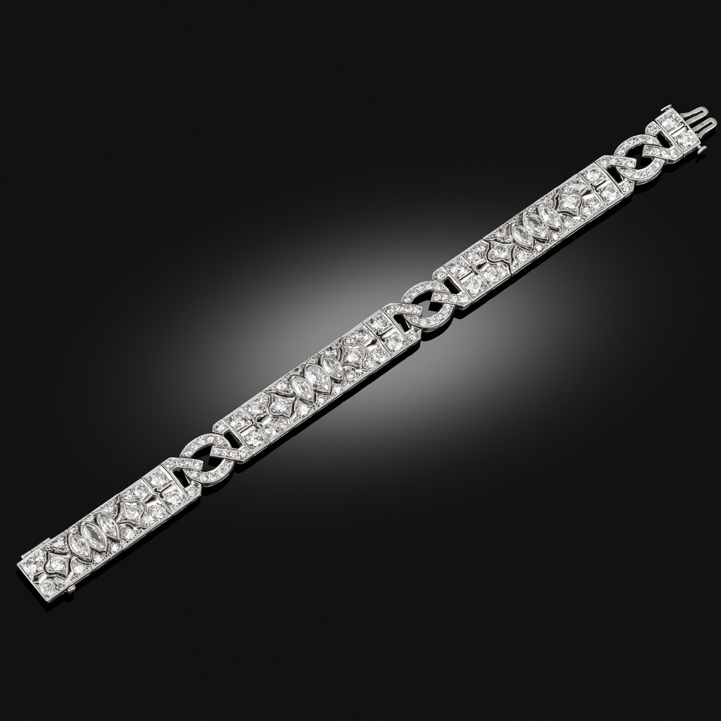 An early 20th century diamond bracelet, circa 1915