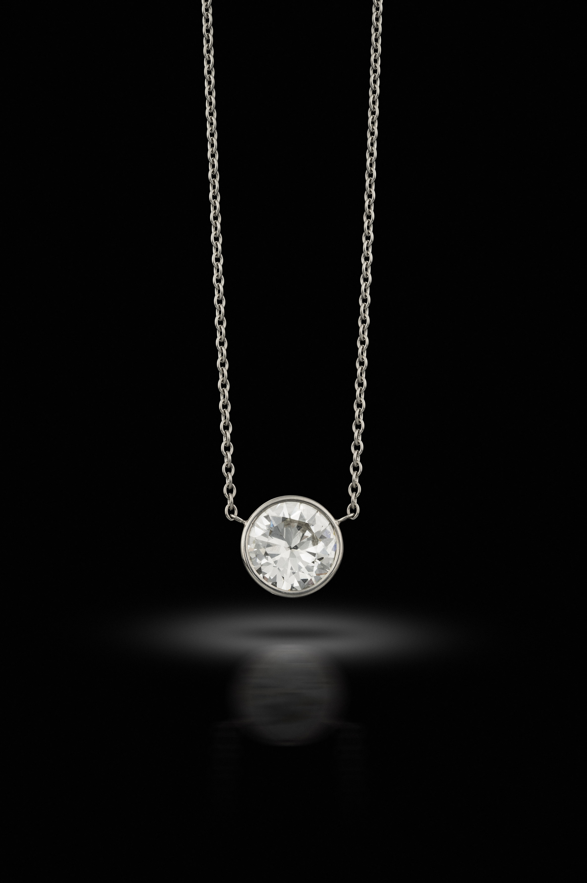 A diamond pendant necklace