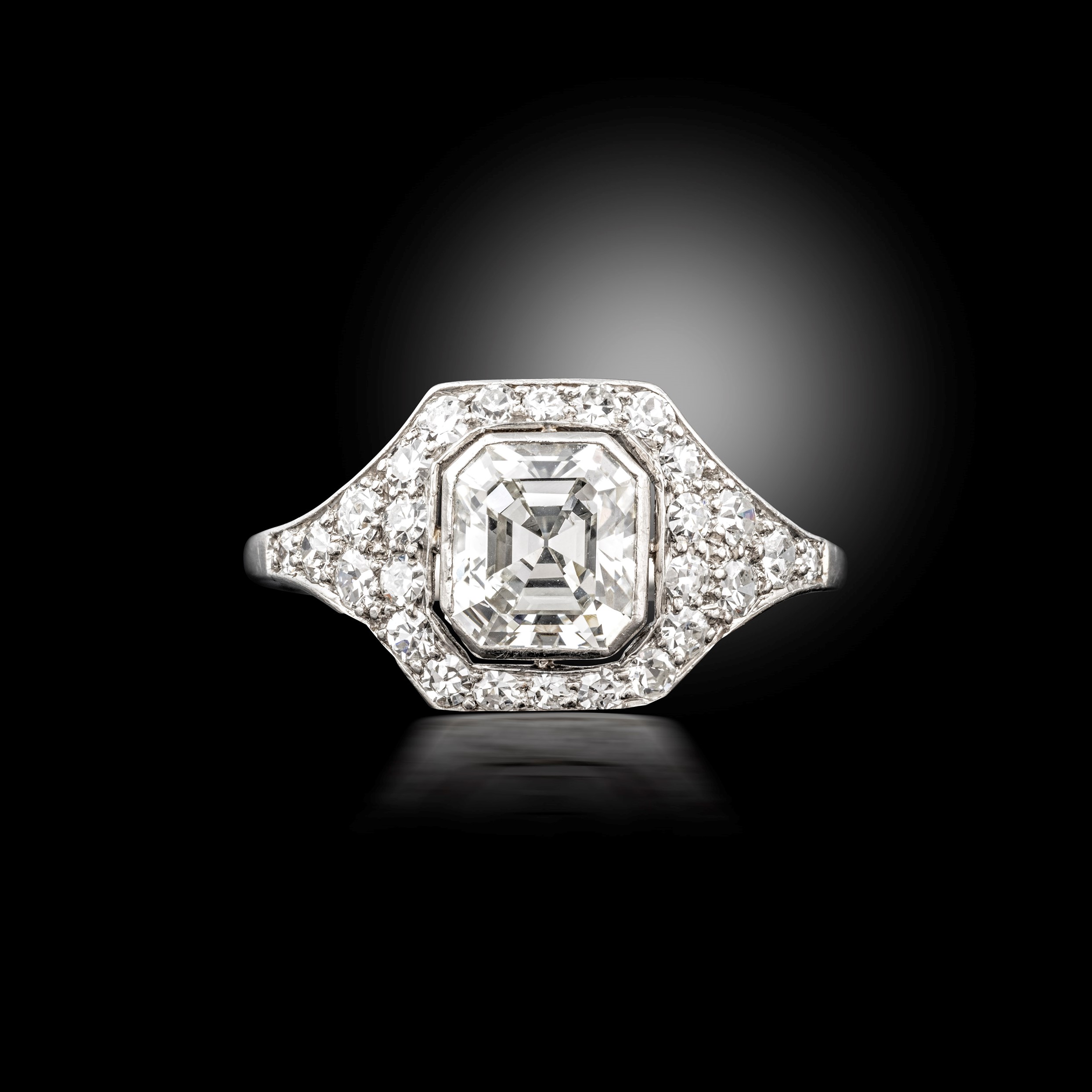 Early 20th century diamond cluster ring, circa 1915