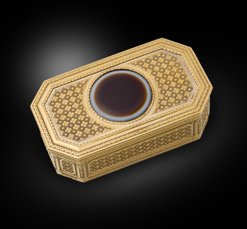 A Vari-Coloured Gold & Agate Snuff Box