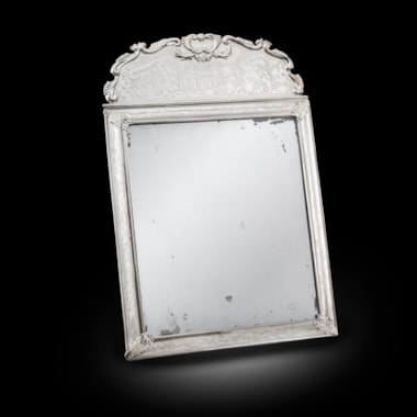 An Elegant Chinoiserie Mirror
