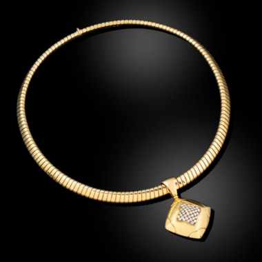 A tubogas chain with diamond set pendant