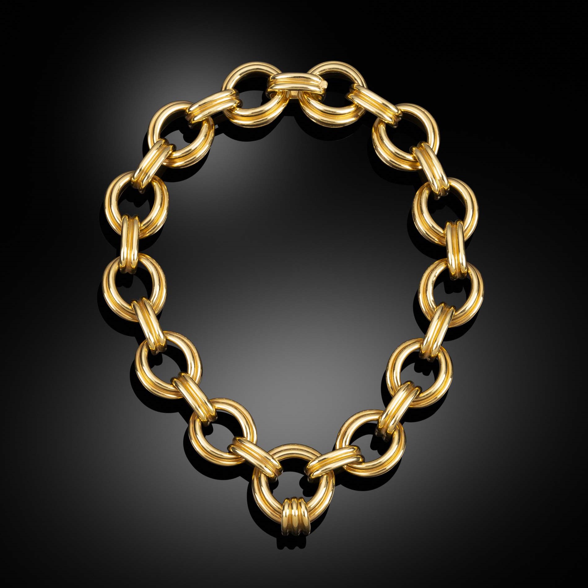 A chunky gold necklace, 1970s