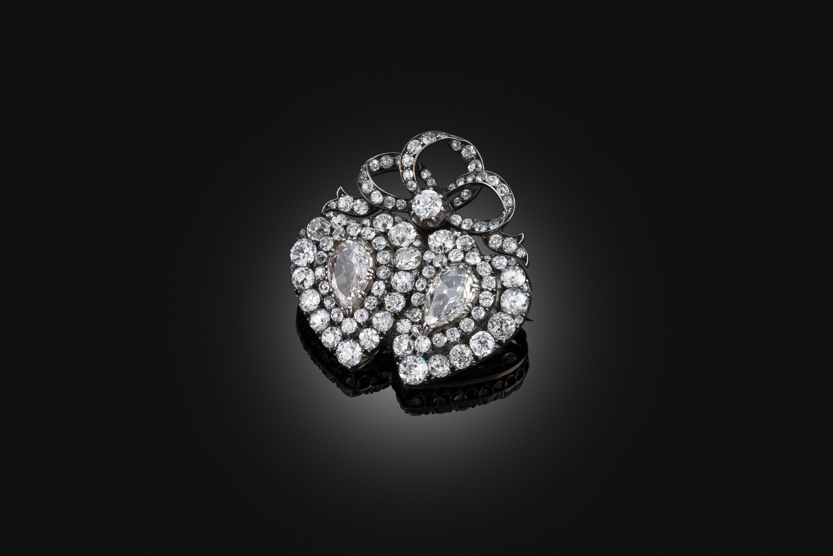 An antique diamond heart brooch, circa 1880